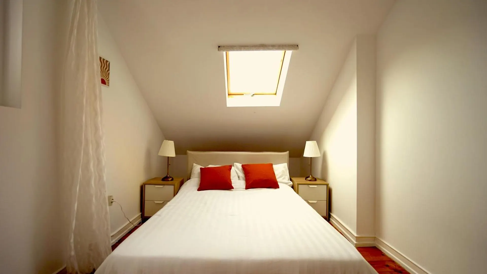 Cruz Cozy Apartment 3º Lisbon 0*,  Portugal