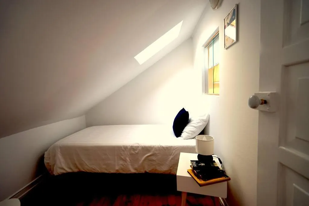 Cruz Cozy Apartment 3º Lisbon