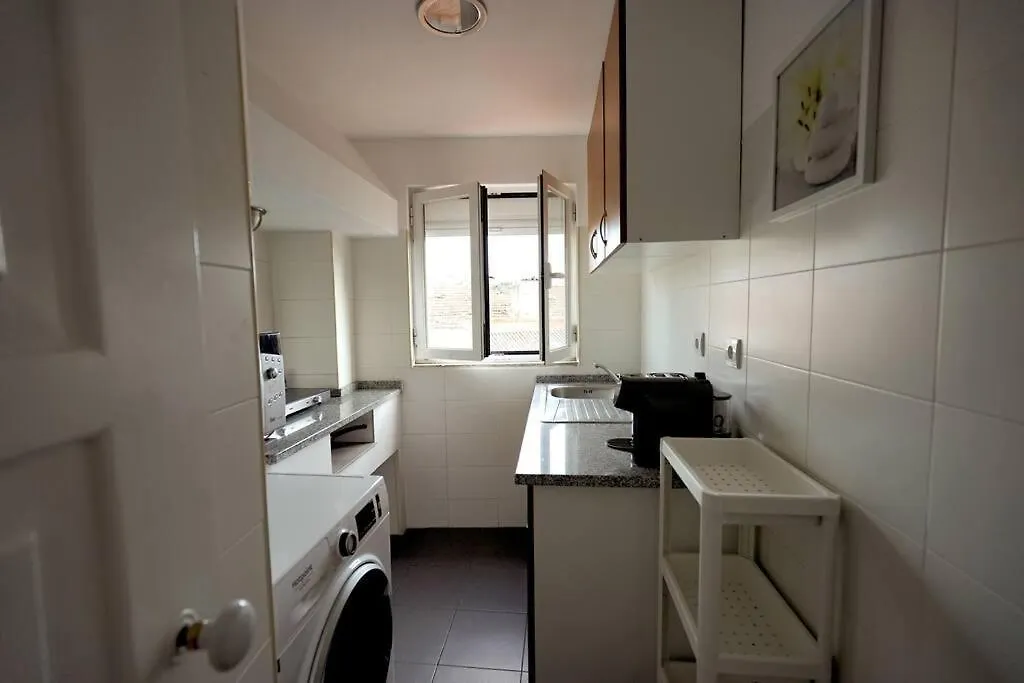 Cruz Cozy Apartment 3º Lisbon 0*,  Portugal