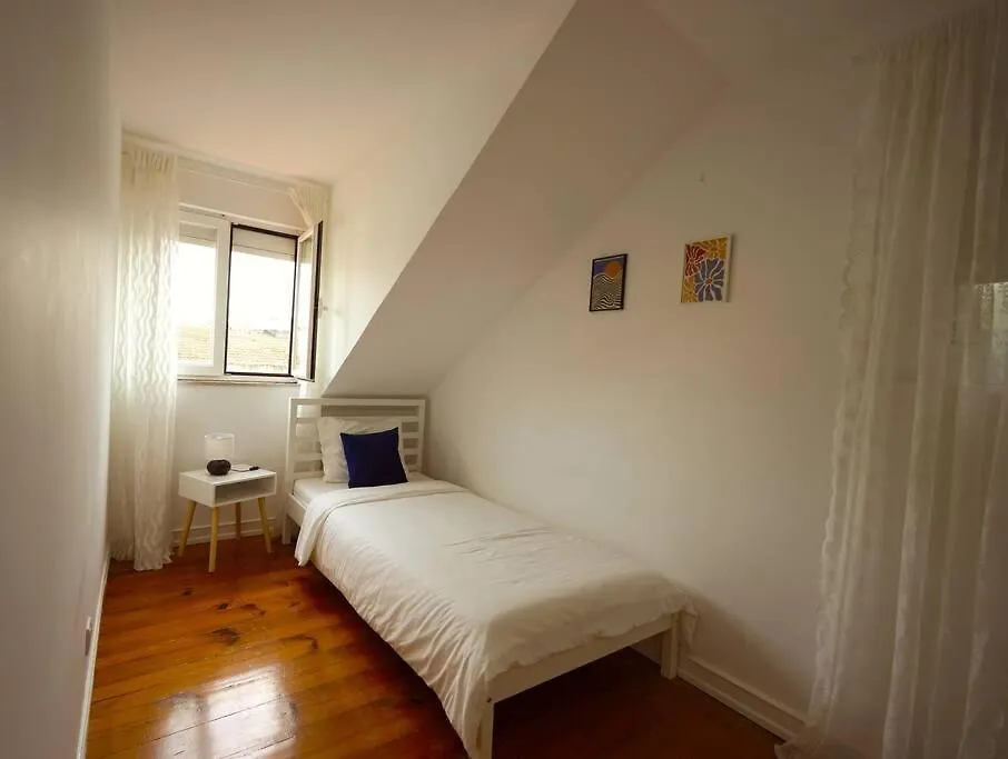 Cruz Cozy Apartment 3º Lisbon 0*,  Portugal