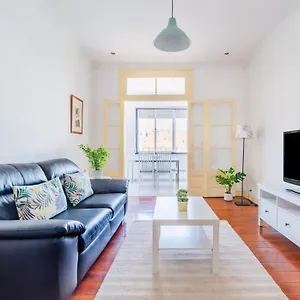 Almirante With 3 Bedrooms Lisbona