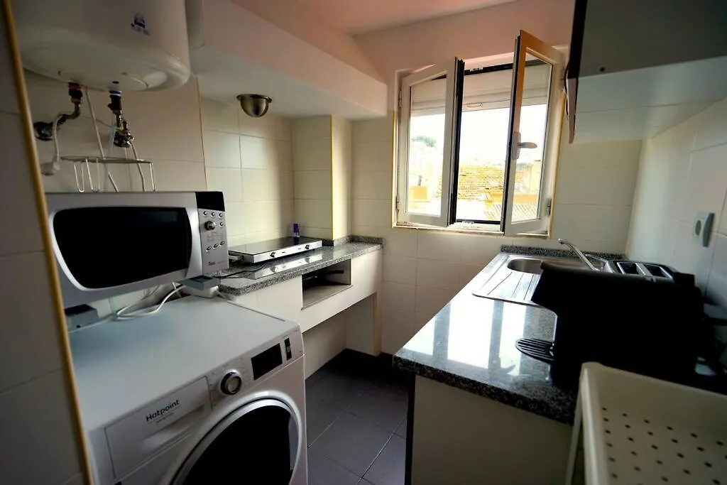 Cruz Cozy Apartment 3º Lisbon 0*,